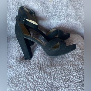 Chinese Laundry velvet heels size 9